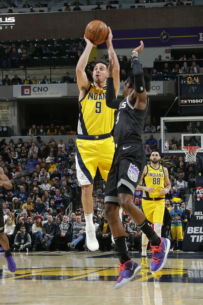 中距离跳投 中距离跳投